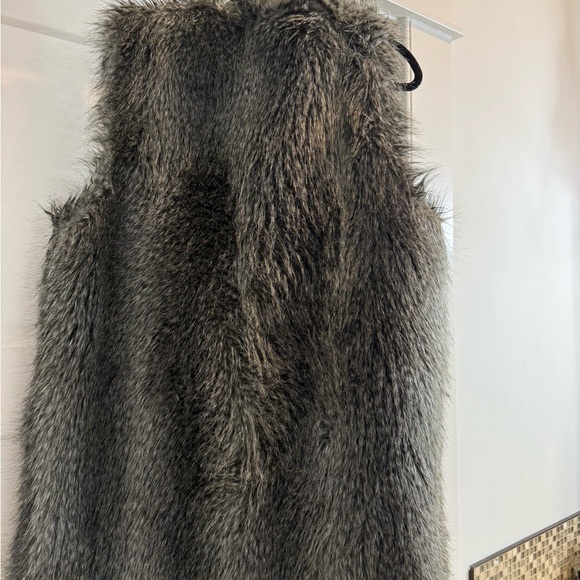 Parkhurst faux fur long vest - Picture 2 of 3